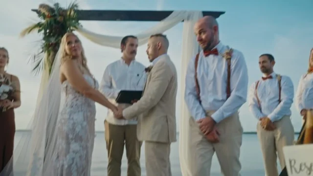 🤣 The amazing @cbrickman72 on video for this wedding recently posted this FANTASTIC moment when the best man admitted he forgot the rings 💍 🤣 Luckily we were at a resort so the rings were a minute jog away. I realized something was wrong before everyone else did, the officiant mentioned rings and best man made a little hand motion to just move along, as if to say “oh shit, I forgot… let’s just skip this part, we can just move along”. I ended up having to say something “hey, do you not have them? You need to RUN. Right now”. 🤣🤣🤣 @pry4srf & @wildflower_821 were the absolute perfect couple for a moment like this- they just laughed and laughed. Unintentionally one of the absolute best ceremony moments I’ve gotten over the years! Thanks @cbrickman72 for the hilarious clip! 🤣📸🎥